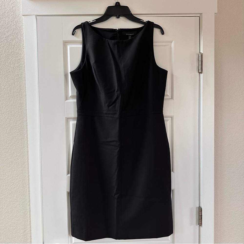 🖤White House Black Market Black Sleeveless Midi Sheath Dress